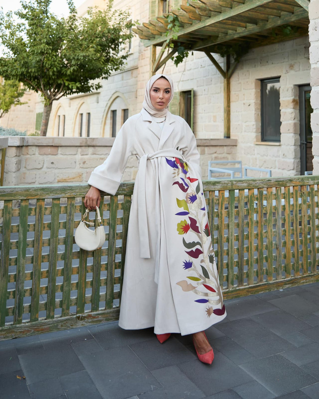 RH-M-TC-0005 – Oversize-Mantel mit floraler Applikation