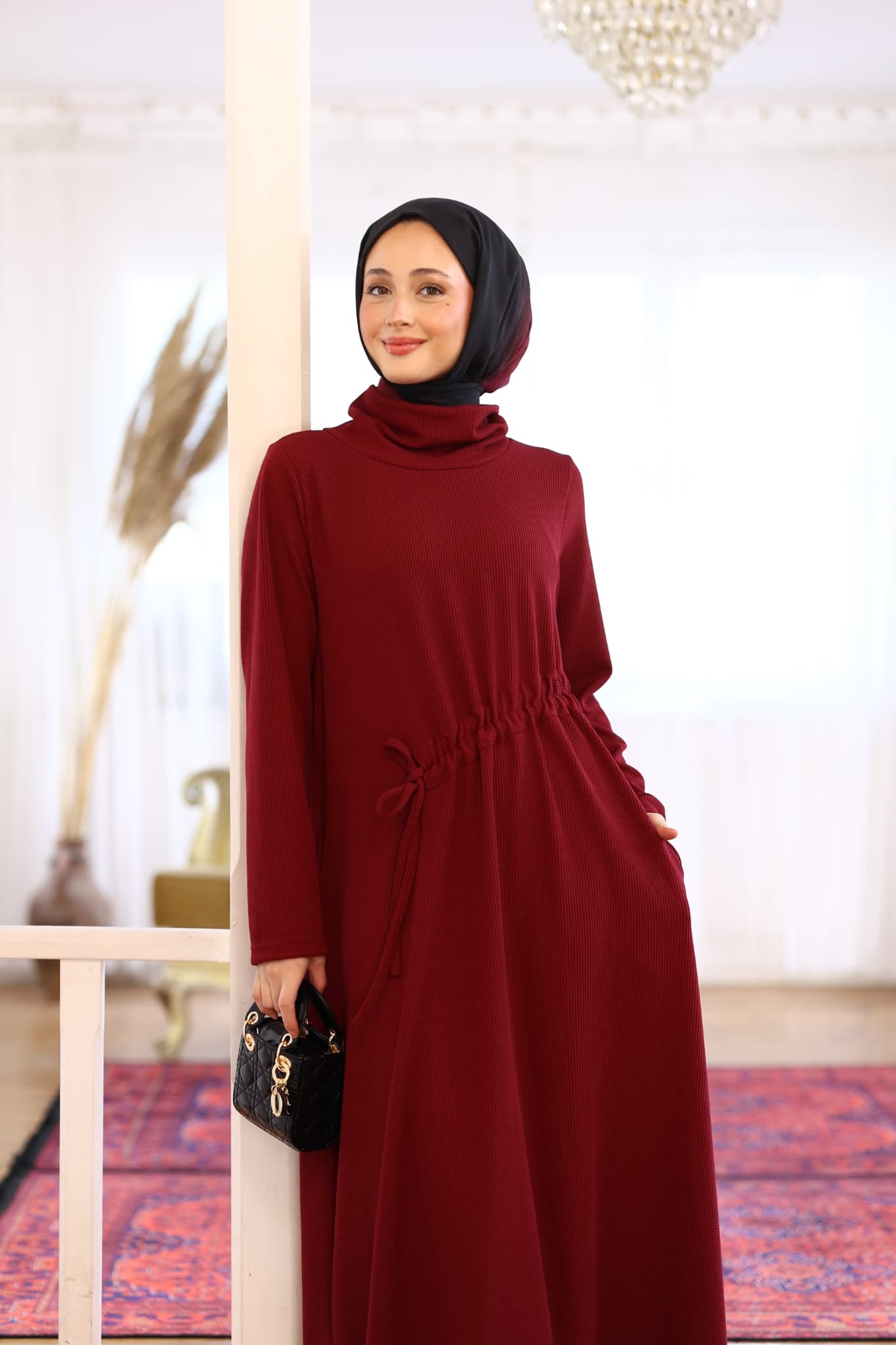RH-M-EL-0003 – Geripptes Viskosekleid mit Tunnelzug – Smaragd / Schwarz / Bordeaux