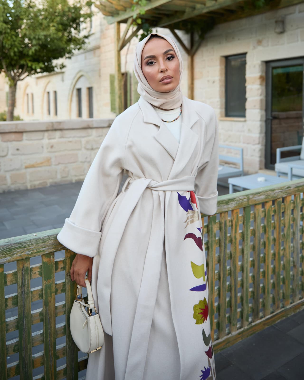 RH-M-TC-0005 – Oversize-Mantel mit floraler Applikation