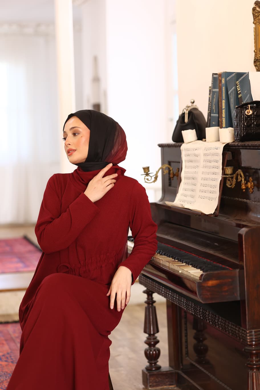 RH-M-EL-0003 – Geripptes Viskosekleid mit Tunnelzug – Smaragd / Schwarz / Bordeaux