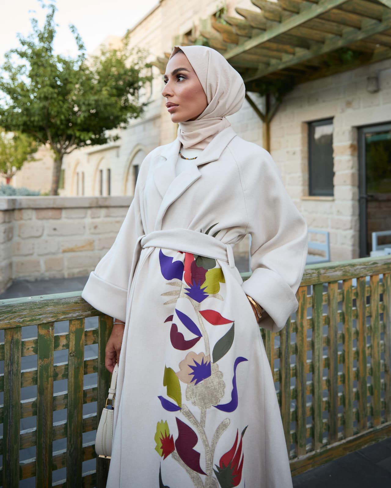 RH-M-TC-0005 – Oversize-Mantel mit floraler Applikation