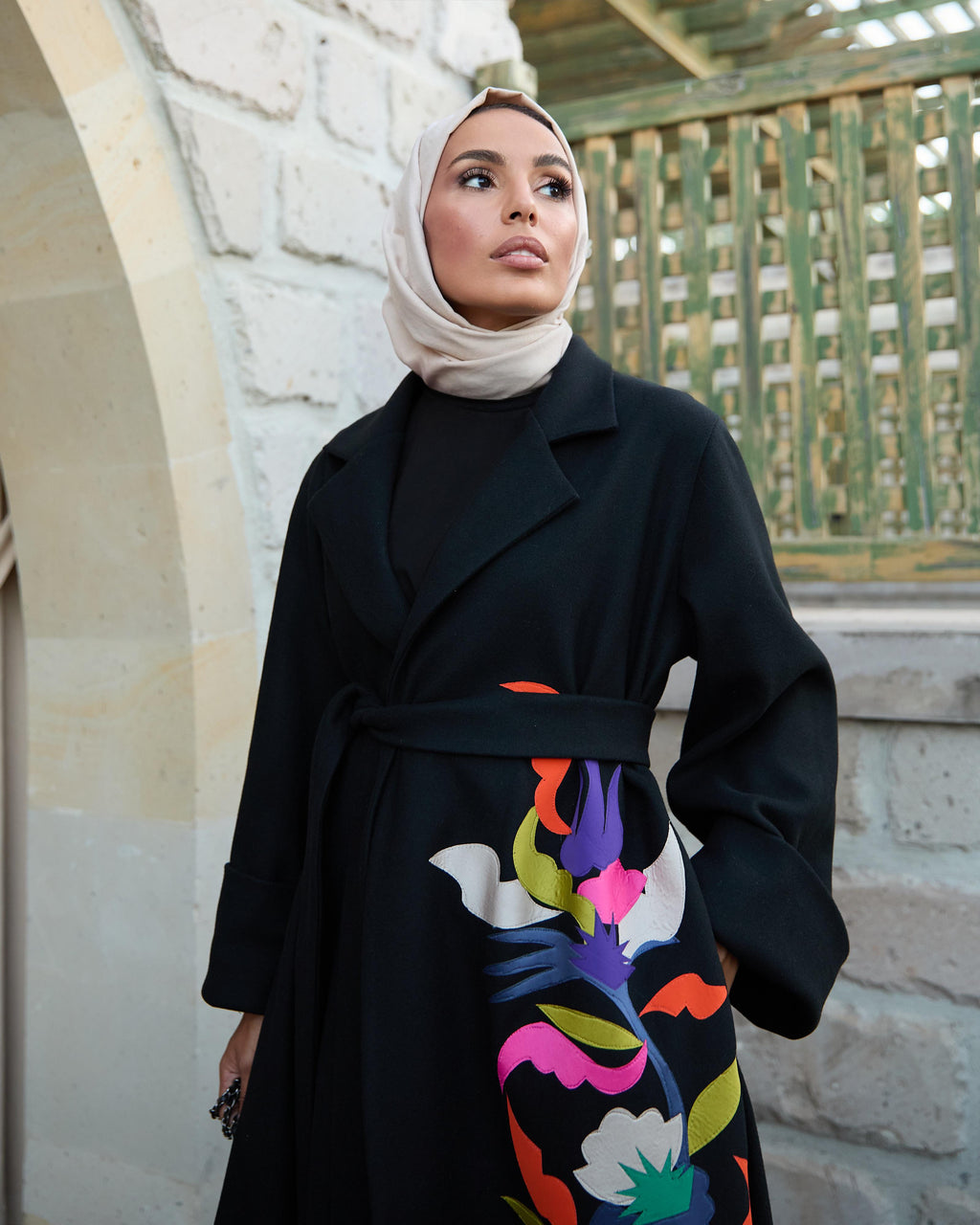 RH-M-TC-0005 – Oversize-Mantel mit floraler Applikation