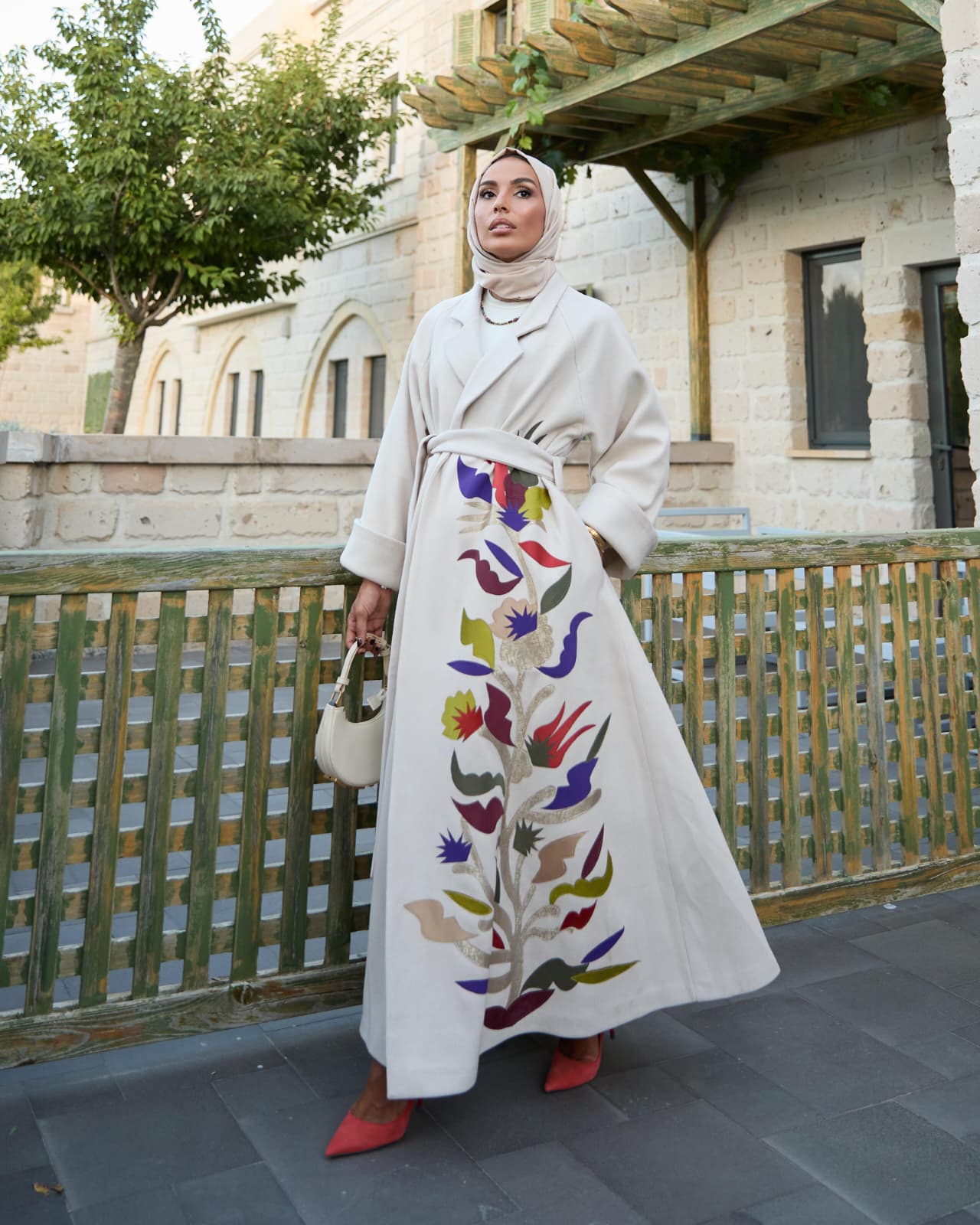 RH-M-TC-0005 – Oversize-Mantel mit floraler Applikation