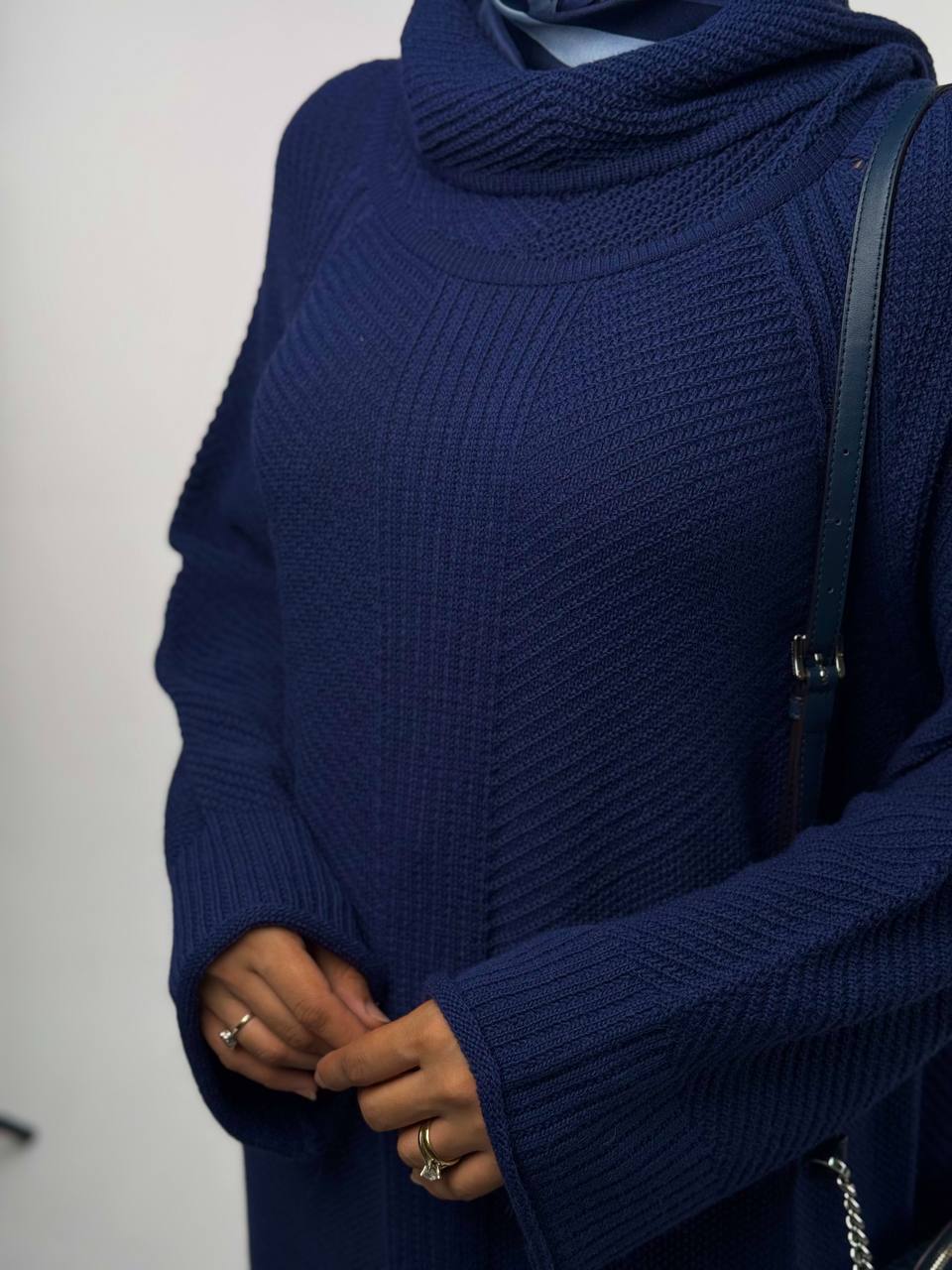 RUHENA Rollkragen-Strickkleid mit Schlitz – Einheitsgröße (38–48) | RH-B-EL-0018