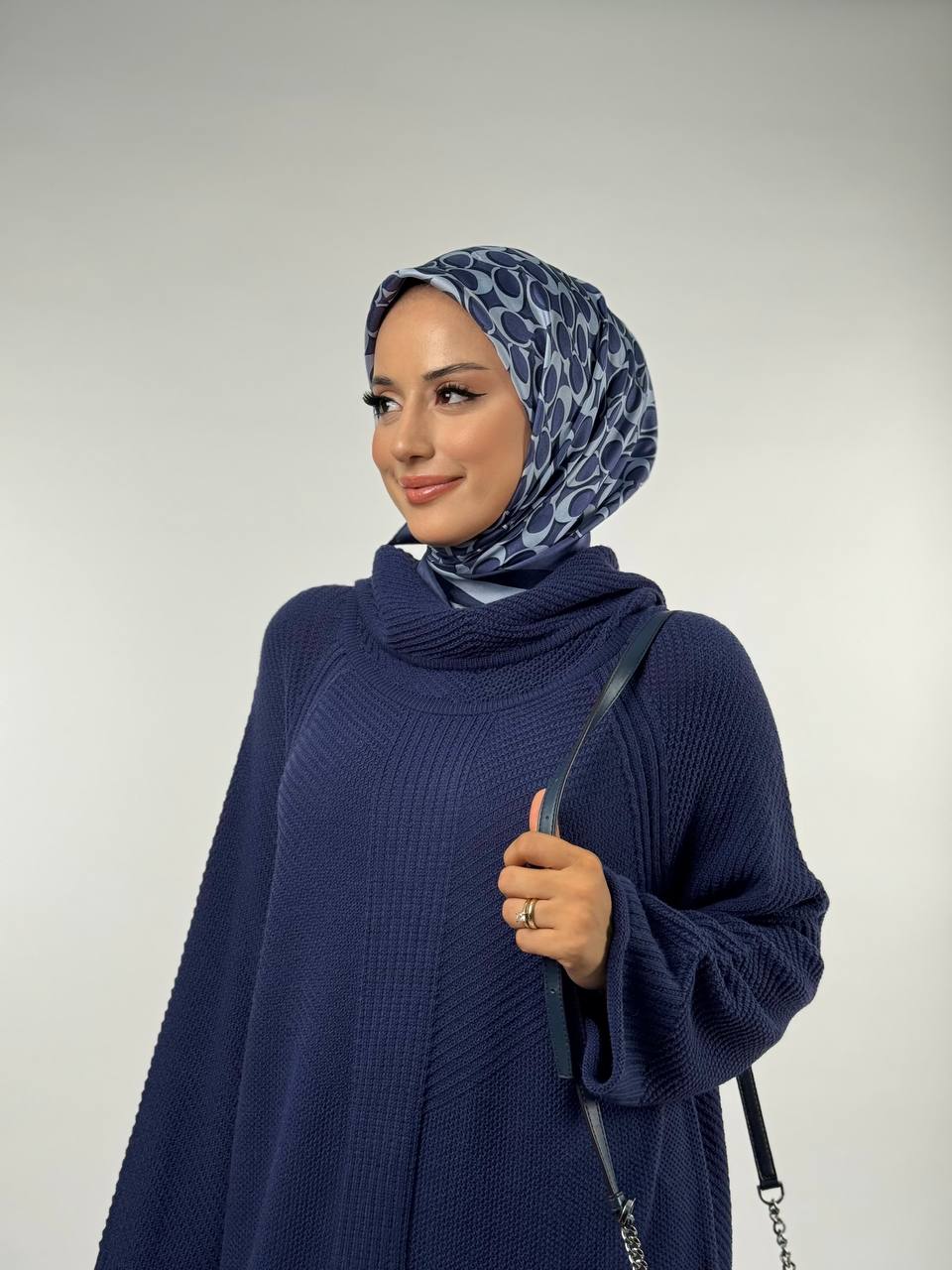 RUHENA Rollkragen-Strickkleid mit Schlitz – Einheitsgröße (38–48) | RH-B-EL-0018