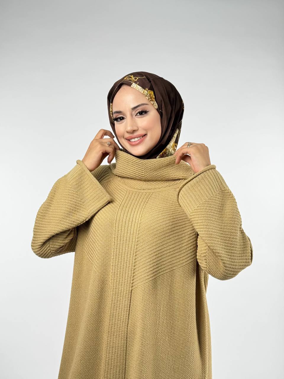 RUHENA Rollkragen-Strickkleid mit Schlitz – Einheitsgröße (38–48) | RH-B-EL-0018