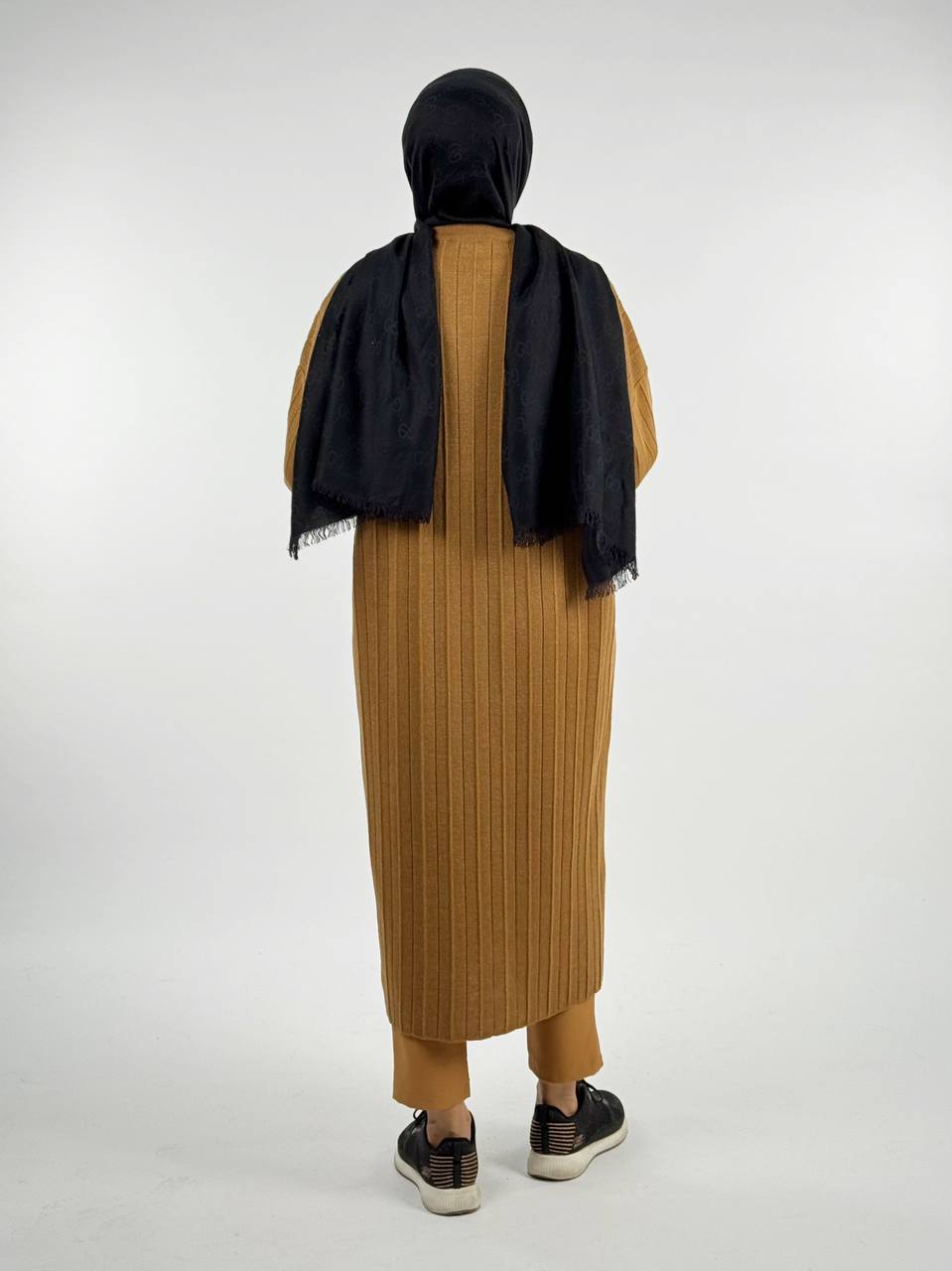 Geripptes Strickkleid mit Bündchenärmeln – Einheitsgröße (36–44) SMG RH-B-EL-0013