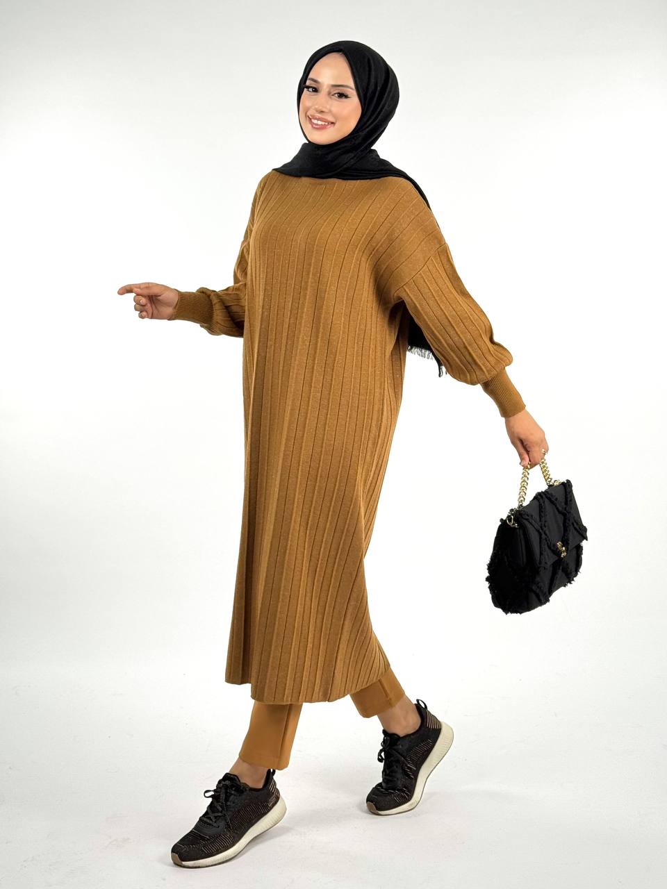 Geripptes Strickkleid mit Bündchenärmeln – Einheitsgröße (36–44) SMG RH-B-EL-0013
