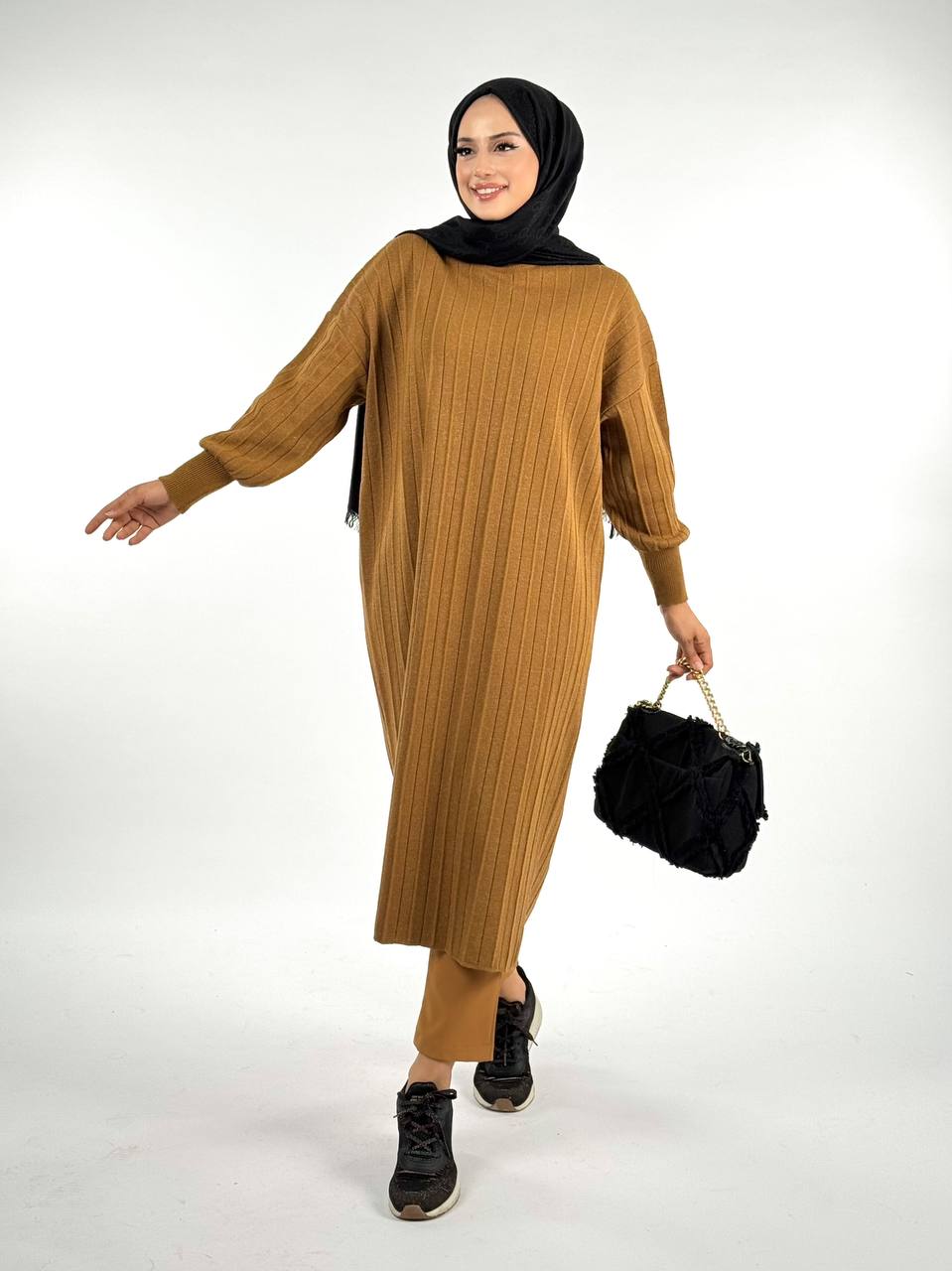 Geripptes Strickkleid mit Bündchenärmeln – Einheitsgröße (36–44) SMG RH-B-EL-0013