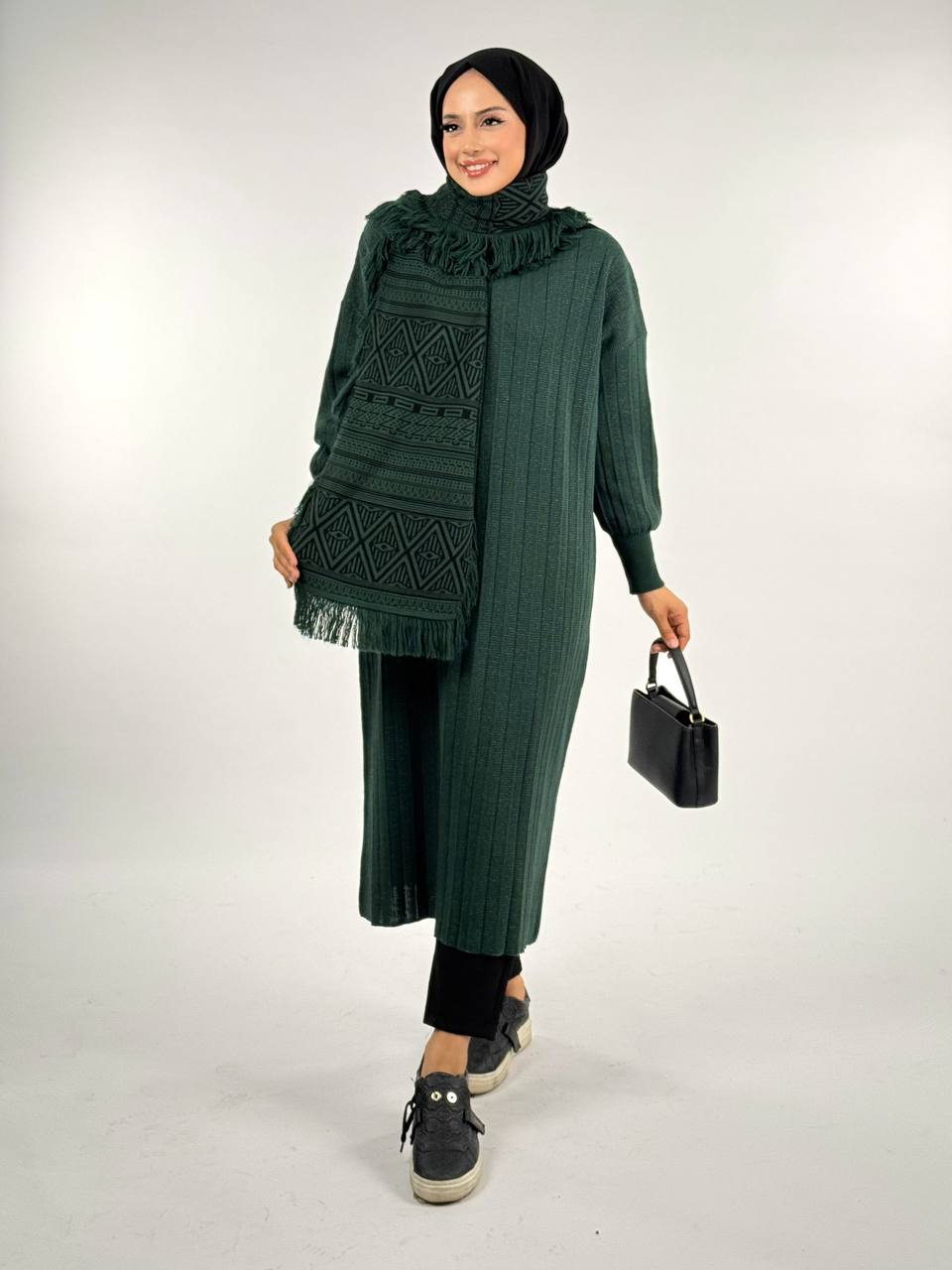 Geripptes Strickkleid mit Bündchenärmeln – Einheitsgröße (36–44) SMG RH-B-EL-0013