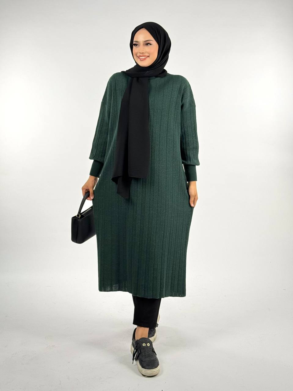 Geripptes Strickkleid mit Bündchenärmeln – Einheitsgröße (36–44) SMG RH-B-EL-0013