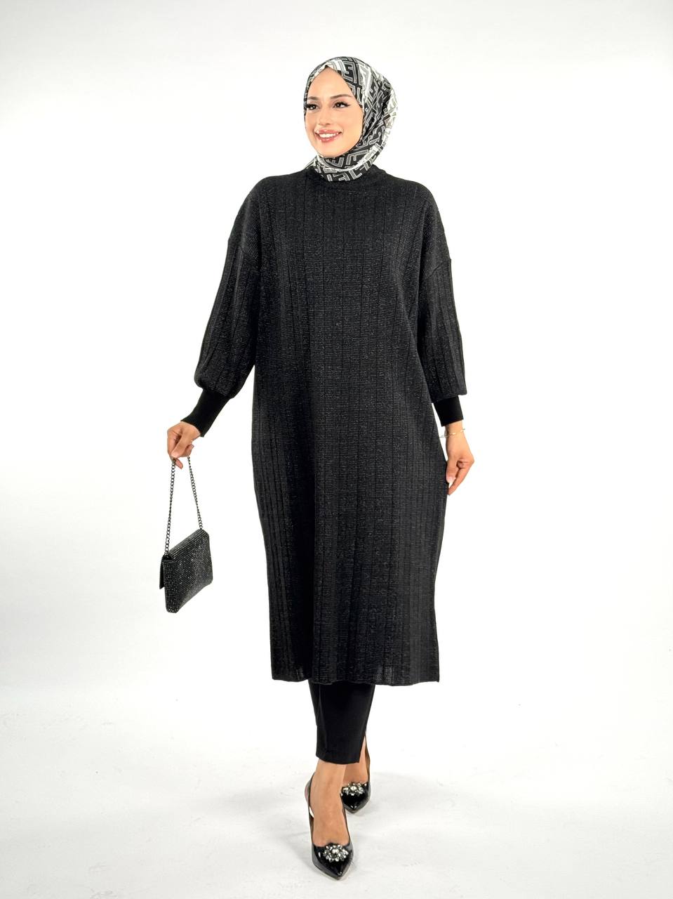 Geripptes Strickkleid mit Bündchenärmeln – Einheitsgröße (36–44) SMG RH-B-EL-0013
