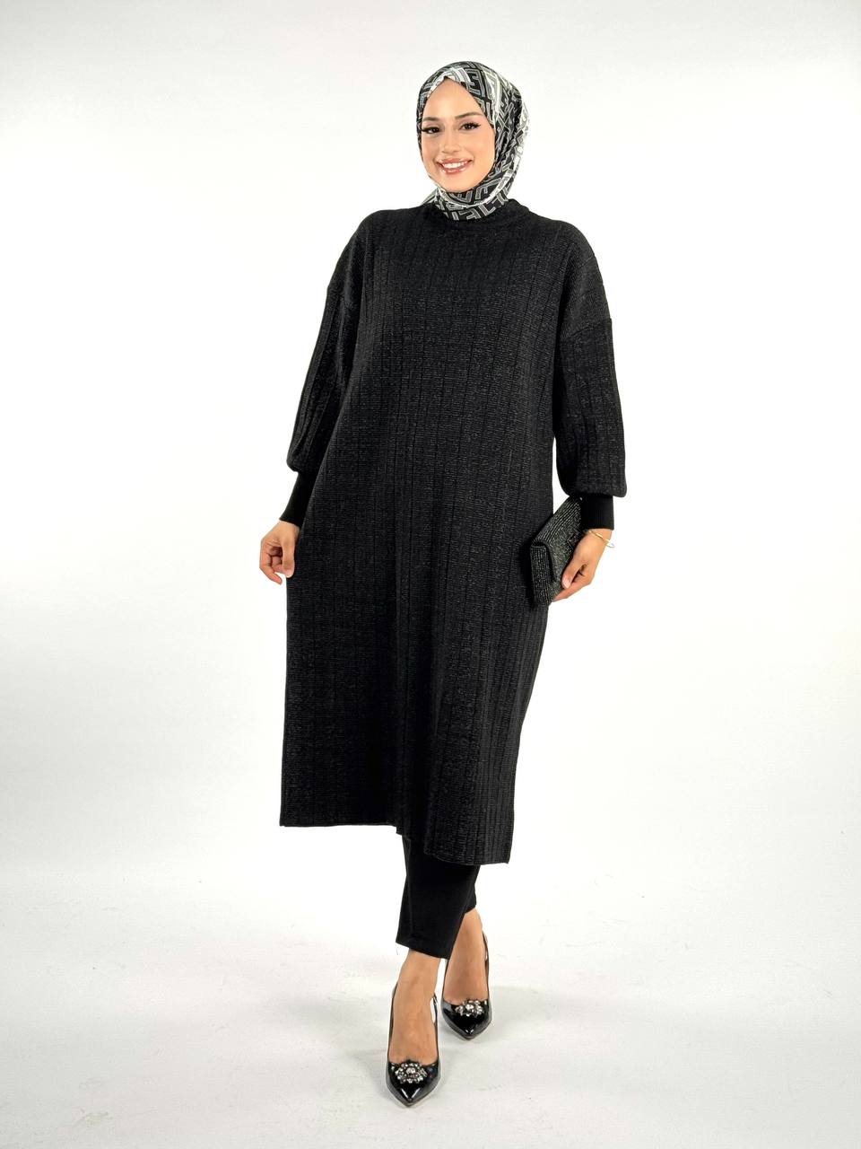 Geripptes Strickkleid mit Bündchenärmeln – Einheitsgröße (36–44) SMG RH-B-EL-0013