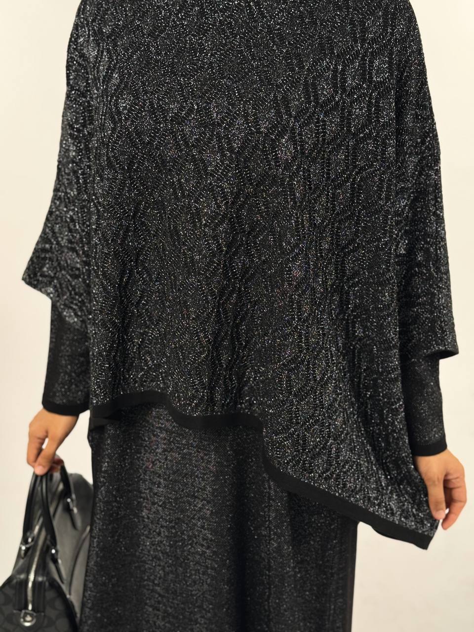 RUHENA Flausch-Poncho in Spitzenoptik – Schwarz / Taupe / Vison | Einheitsgröße (38–54) | RH-B-PN-0001