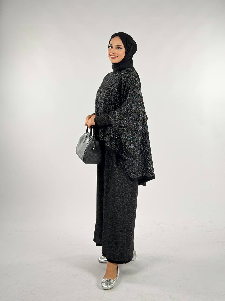 RUHENA Flausch-Poncho in Spitzenoptik – Schwarz / Taupe / Vison | Einheitsgröße (38–54) | RH-B-PN-0001