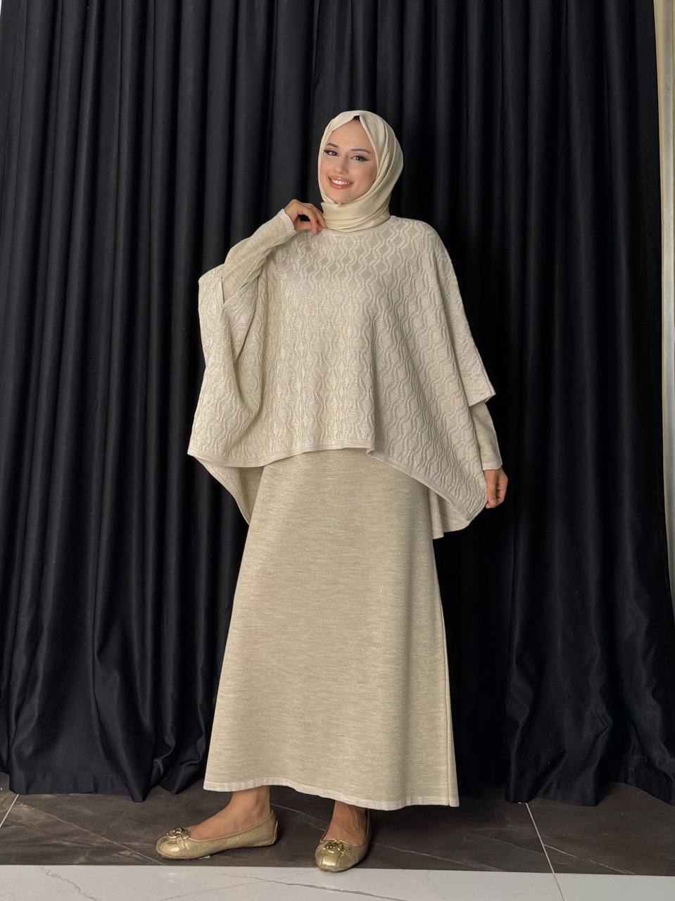 RUHENA Flausch-Poncho in Spitzenoptik – Schwarz / Taupe / Vison | Einheitsgröße (38–54) | RH-B-PN-0001