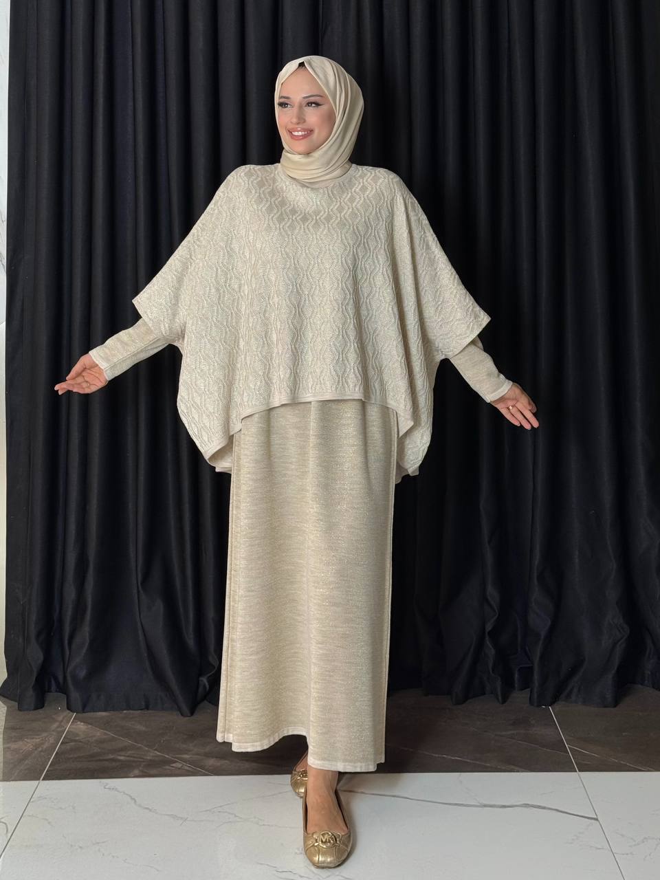 RUHENA Flausch-Poncho in Spitzenoptik – Schwarz / Taupe / Vison | Einheitsgröße (38–54) | RH-B-PN-0001