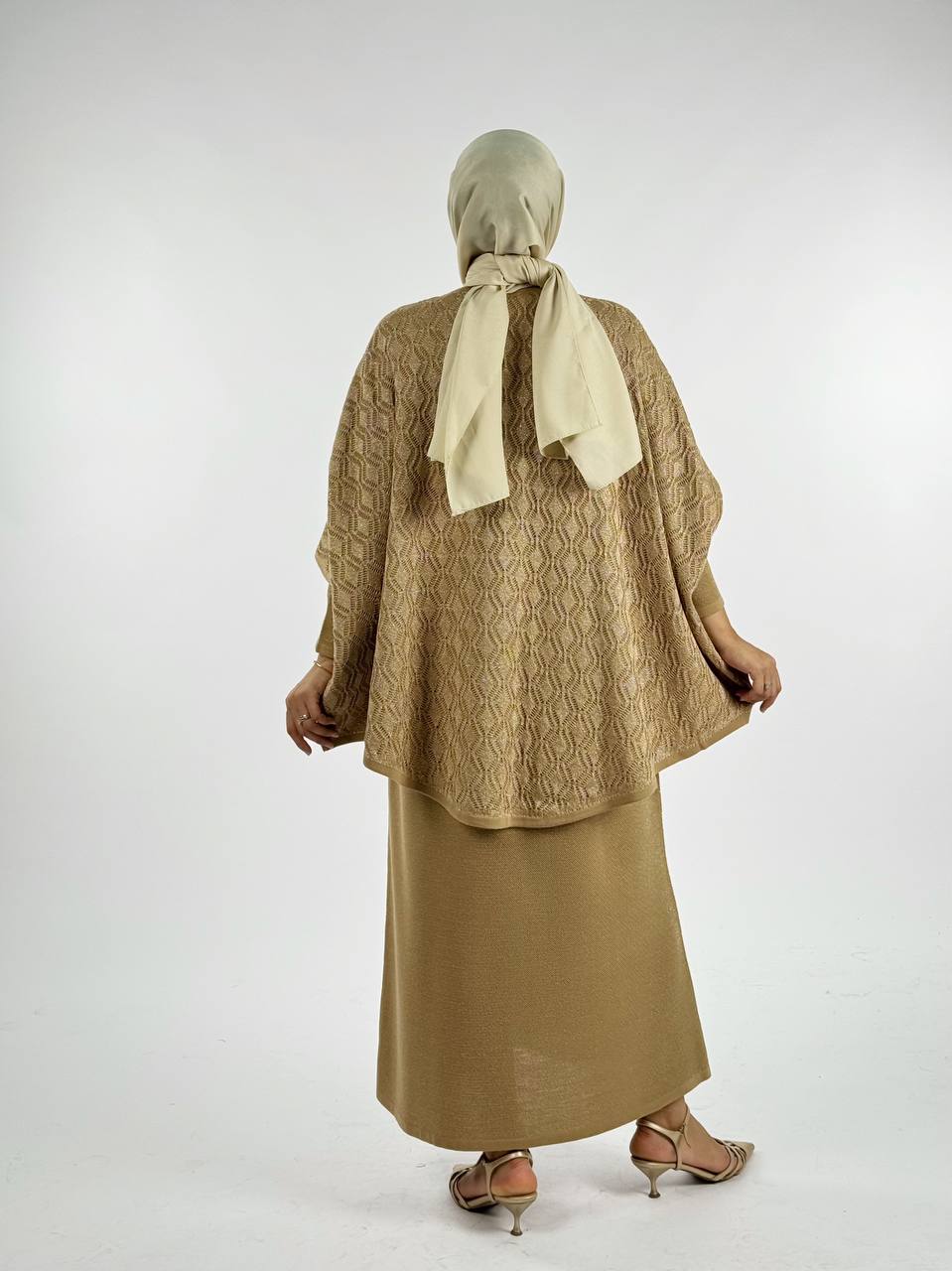 RUHENA Flausch-Poncho in Spitzenoptik – Schwarz / Taupe / Vison | Einheitsgröße (38–54) | RH-B-PN-0001