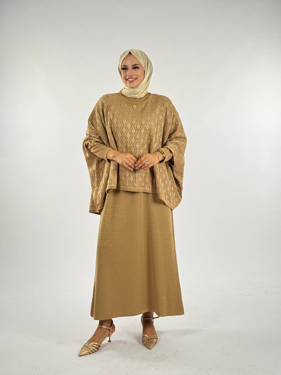 RUHENA Flausch-Poncho in Spitzenoptik – Schwarz / Taupe / Vison | Einheitsgröße (38–54) | RH-B-PN-0001