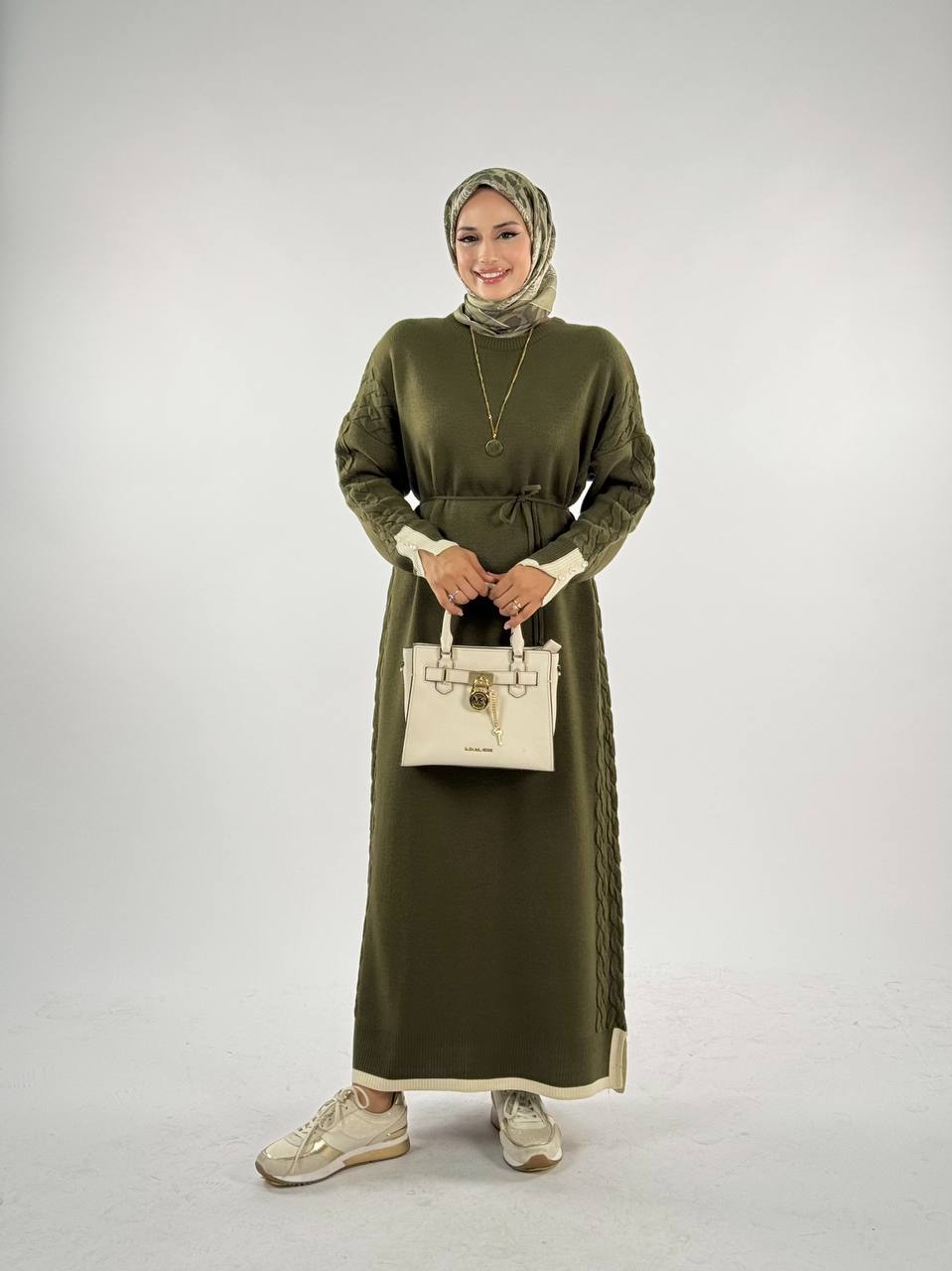 RUHENA Strickkleid mit Strickdetail und Schlitz – Einheitsgröße (38–46) | RH-B-EL-0012