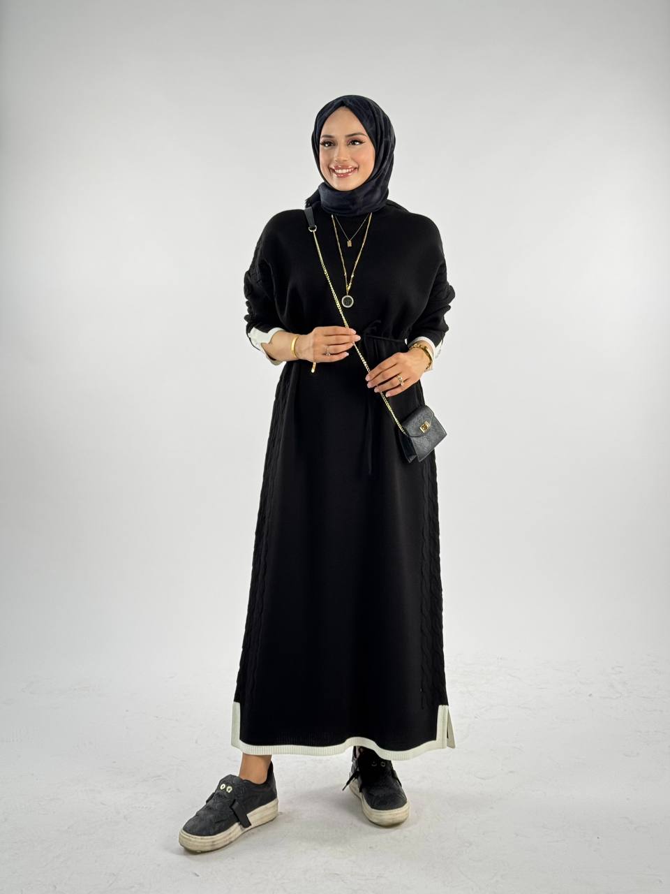 RUHENA Strickkleid mit Strickdetail und Schlitz – Einheitsgröße (38–46) | RH-B-EL-0012