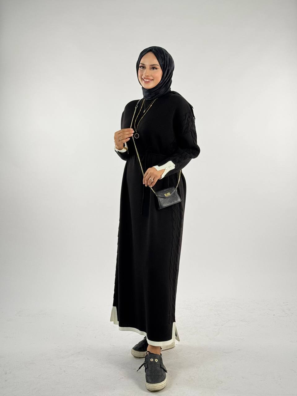 RUHENA Strickkleid mit Strickdetail und Schlitz – Einheitsgröße (38–46) | RH-B-EL-0012