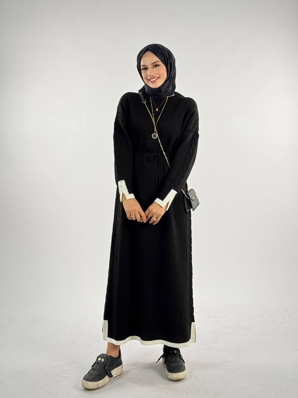 RUHENA Strickkleid mit Strickdetail und Schlitz – Einheitsgröße (38–46) | RH-B-EL-0012