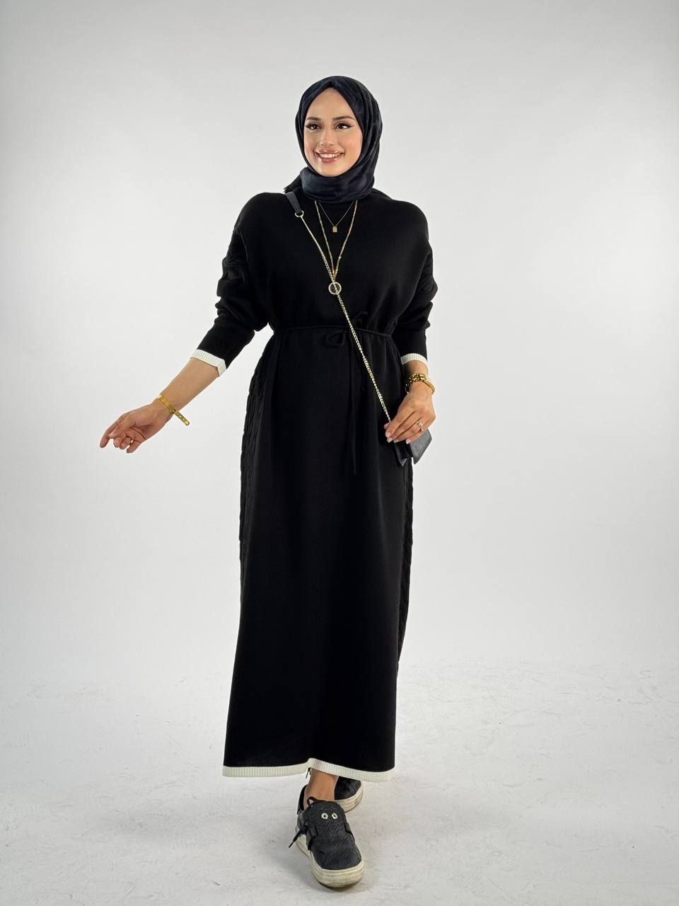 RUHENA Strickkleid mit Strickdetail und Schlitz – Einheitsgröße (38–46) | RH-B-EL-0012