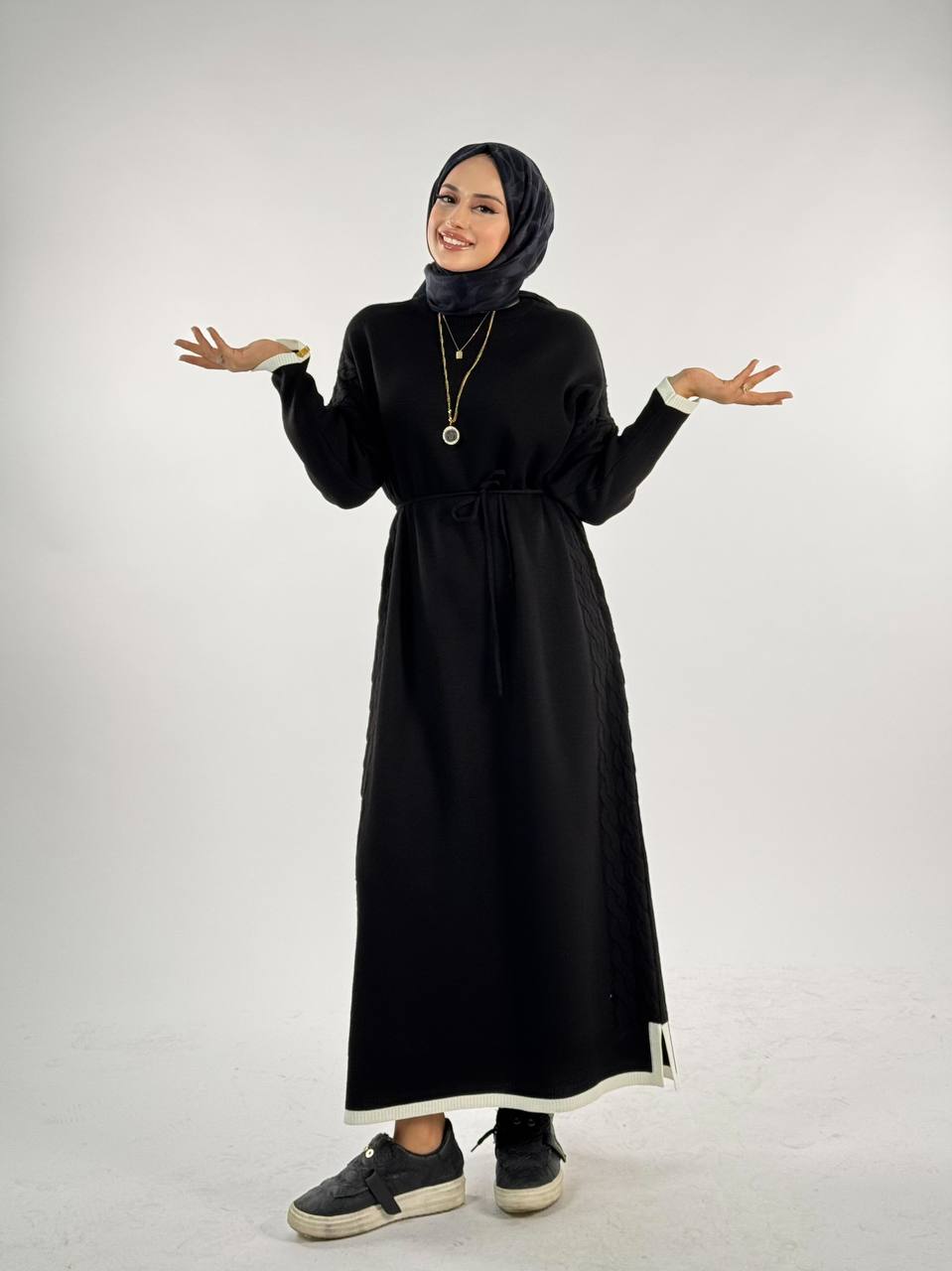 RUHENA Strickkleid mit Strickdetail und Schlitz – Einheitsgröße (38–46) | RH-B-EL-0012