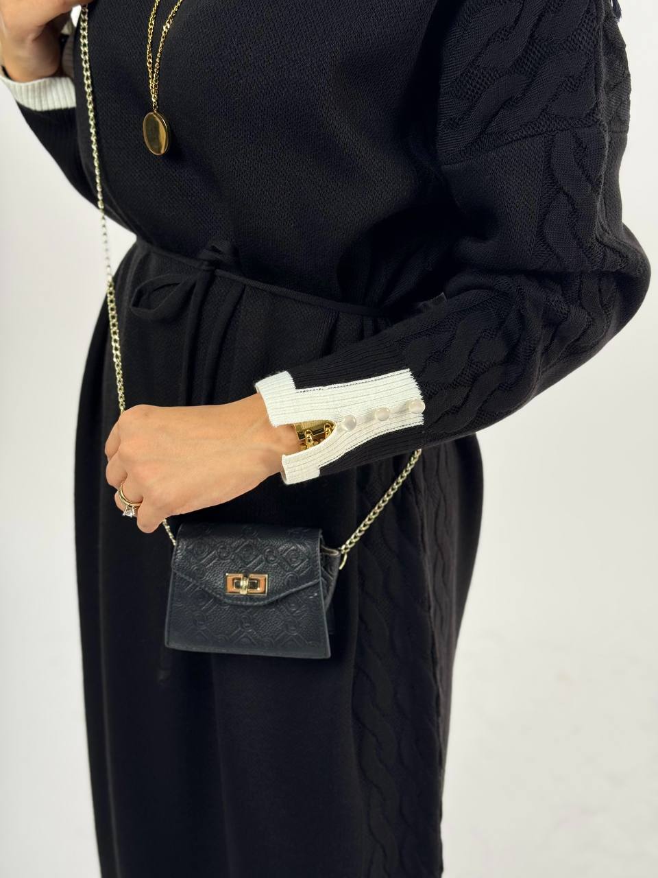 RUHENA Strickkleid mit Strickdetail und Schlitz – Einheitsgröße (38–46) | RH-B-EL-0012