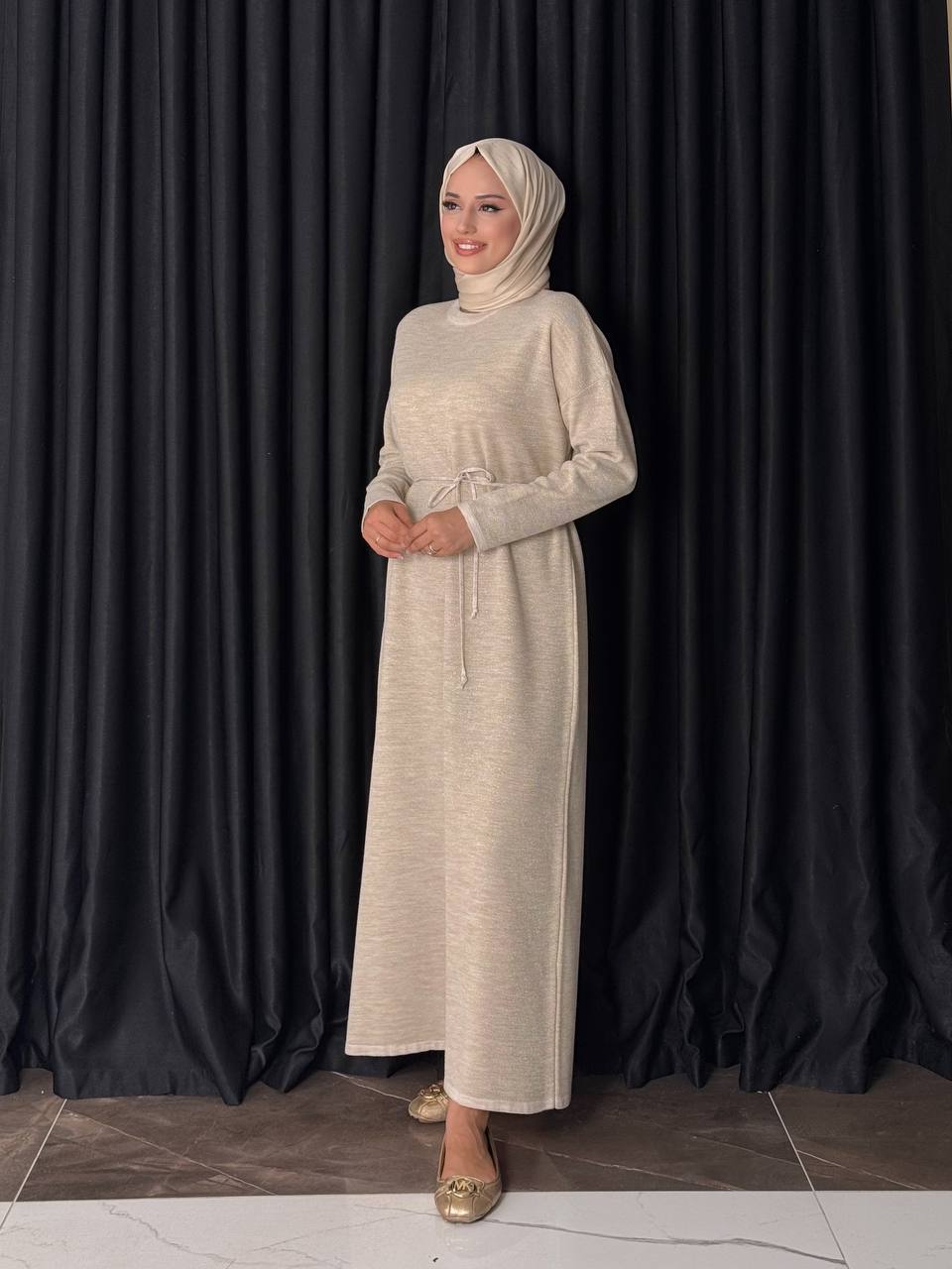 RUHENA Strickkleid mit Strickdetail und Schlitz – Einheitsgröße (38–46) | RH-B-EL-0012