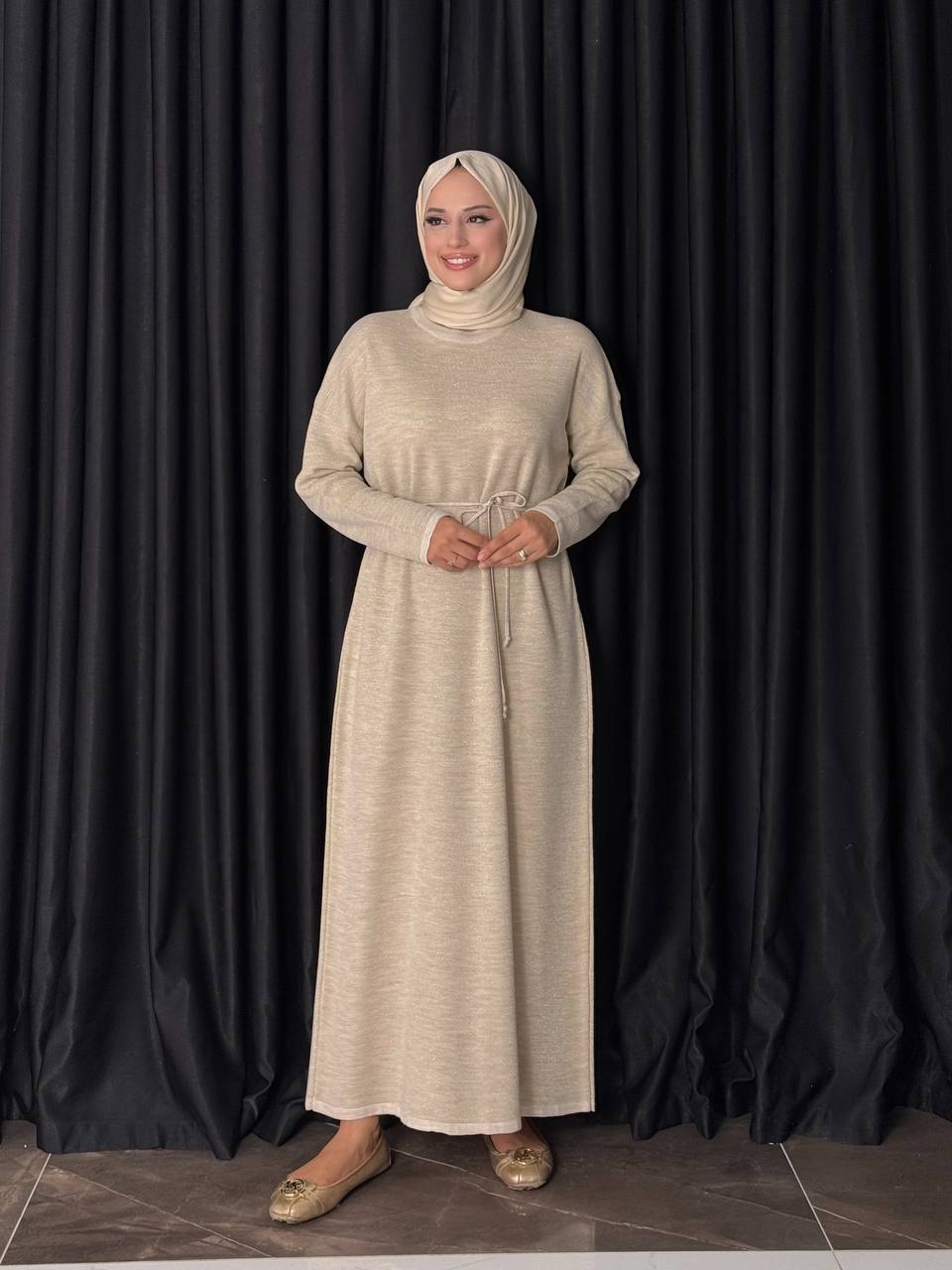 RUHENA Strickkleid mit Strickdetail und Schlitz – Einheitsgröße (38–46) | RH-B-EL-0012