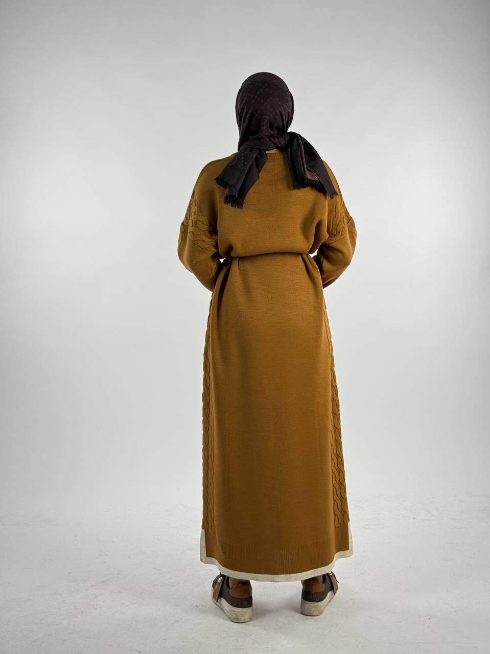 RUHENA Strickkleid mit Strickdetail und Schlitz – Einheitsgröße (38–46) | RH-B-EL-0012