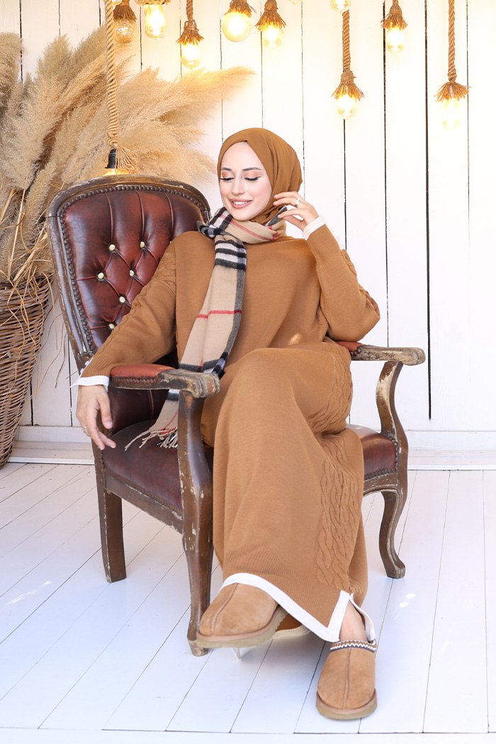 RUHENA Strickkleid mit Strickdetail und Schlitz – Einheitsgröße (38–46) | RH-B-EL-0012